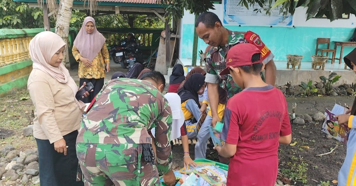 Kodim 1415/Selayar Dorong Minat Baca Anak-Anak Lewat Program Perpustakaan Keliling