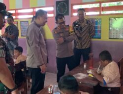 Polres Kepulauan Selayar dan Apdesi Gelar Makan Bergizi Gratis di SDI Barugaiya No 63