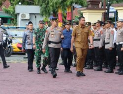 Didampingi Bupati Bantaeng Kapolres Akbp Nur Prasetyantoro Wira Utomo Pimpin Upacara Apel Pasukan Oprasi Ketupat Pallawa 2025