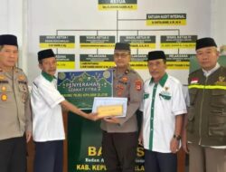 Polres Selayar Serahkan Zakat Fitrah Untuk 281 Personilnya ke Baznas Selayar