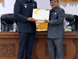 Bupati Bantaeng Uji Nurdin Serahkan RPMJD 2025 – 2029 dan Pertanggungjawaban APBD 2024.