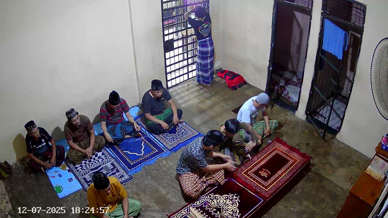 Sat Tahti Polres Selayar Perketat SOP Penjagaan Tahanan dan Wajibkan Sholat Berjamaah Setiap Waktu