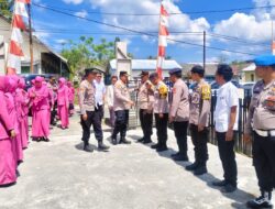 Kunker ke Polsek Bontosikuyu, Kapolres Selayar Tekankan Disiplin Anggota dan Salurkan Bantuan Sosial