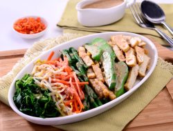 Resep Salad Sayur Saus Wijen Rendah Kalori: Lezat, Segar, dan Praktis